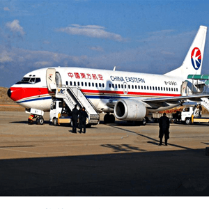 迪庆香格里拉机场货运航空快运业稳步发展的原因是什么？